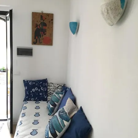 Stationhouse Apartment *